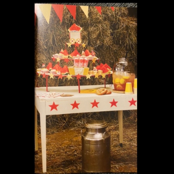 NEWpaperback book byMatthew Mead.Halloween. Style is shockingly simple. - Picture 8 of 9